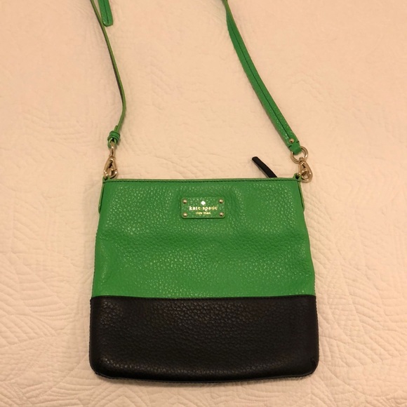 kate spade Handbags - Like New Kate Spade Leather Crossbody Purse